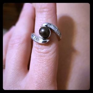 Vantel Pearl's hostess item ring